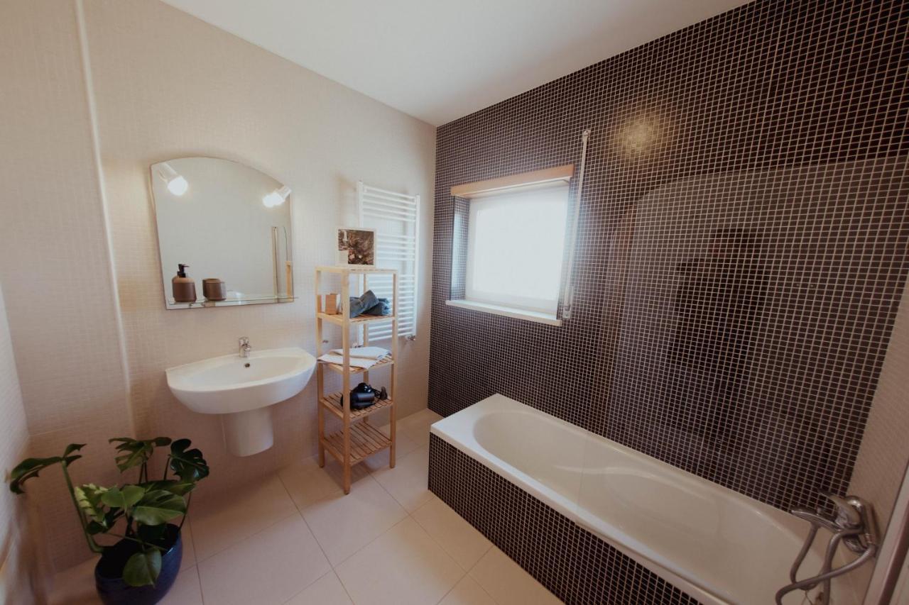 Wellnesshouse Bed and Breakfast Atouguia Da Baleia Exteriör bild